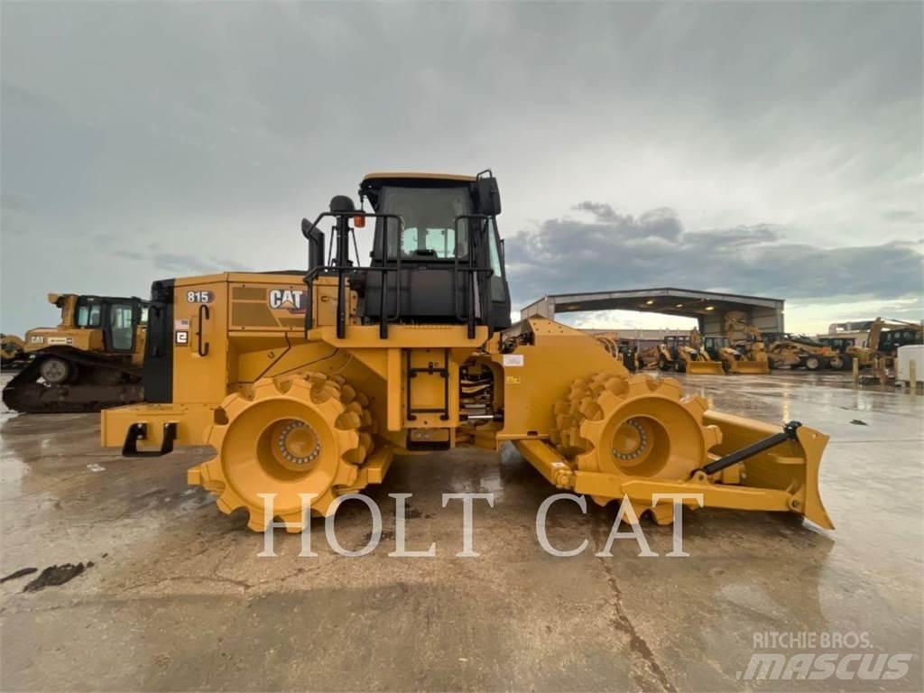 CAT 815 Nabijači zemlje