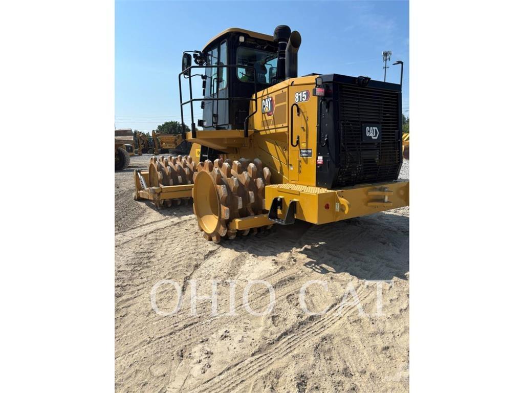 CAT 815 Nabijači zemlje