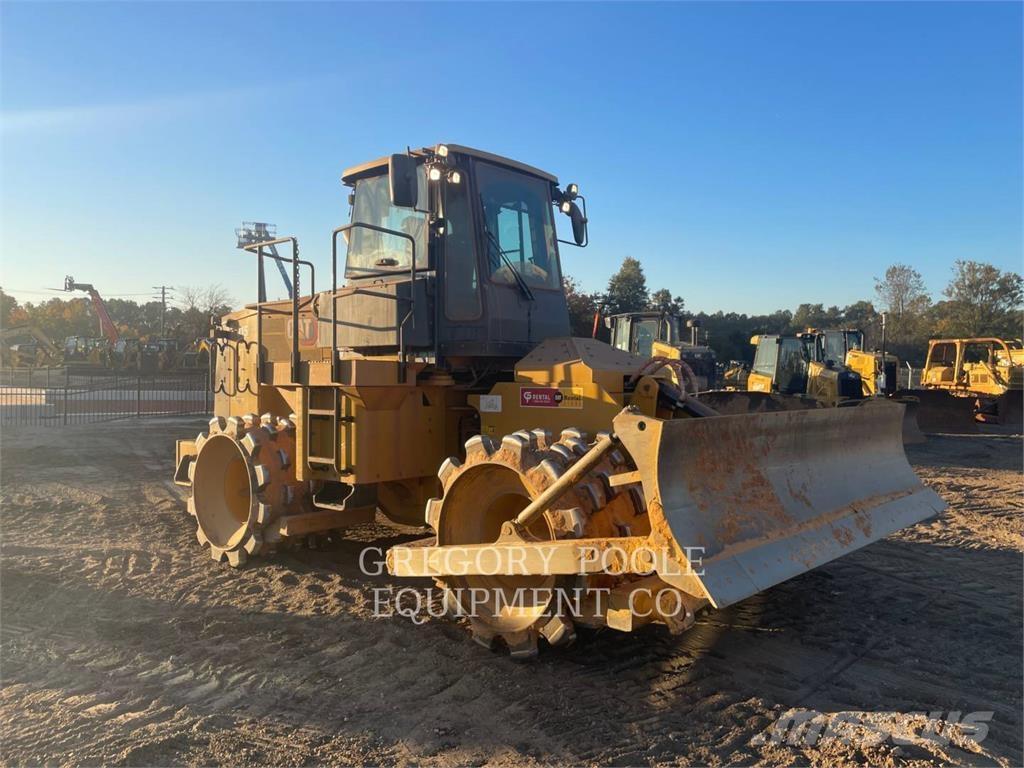 CAT 815-11 Nabijači zemlje