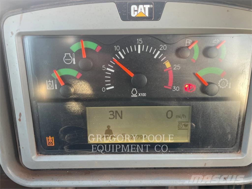 CAT 815-11 Nabijači zemlje