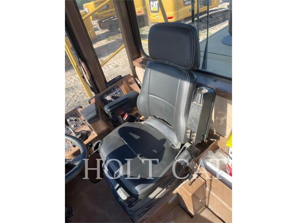 CAT 815F Nabijači zemlje
