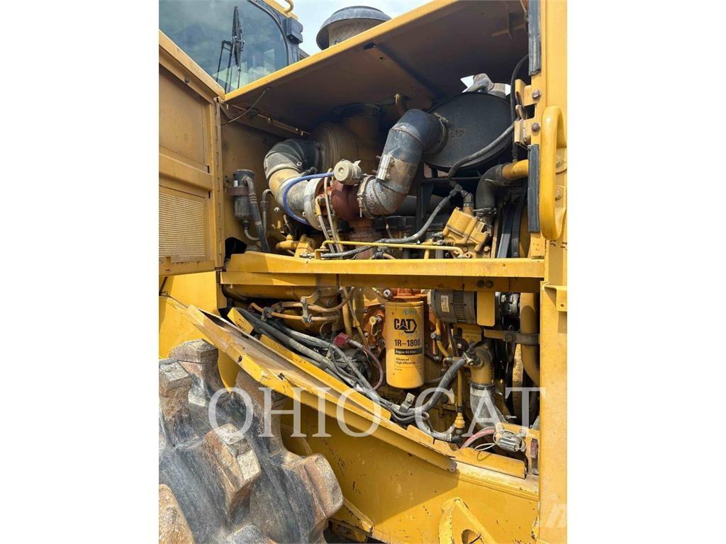 CAT 815F2 Nabijači zemlje