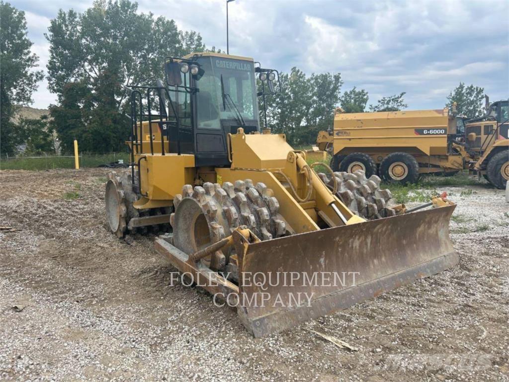 CAT 815F2 Nabijači zemlje