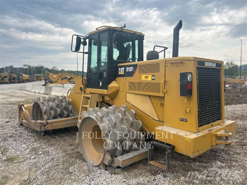 CAT 815F2 Nabijači zemlje