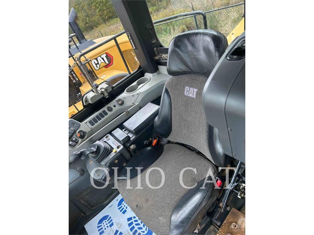 CAT 815K Nabijači zemlje