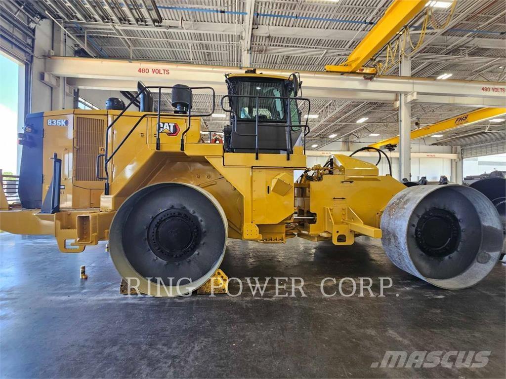 CAT 836K Nabijači zemlje