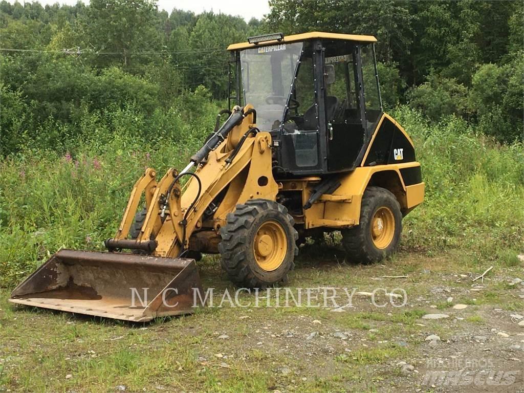 CAT 902 Utovarivači na točkove