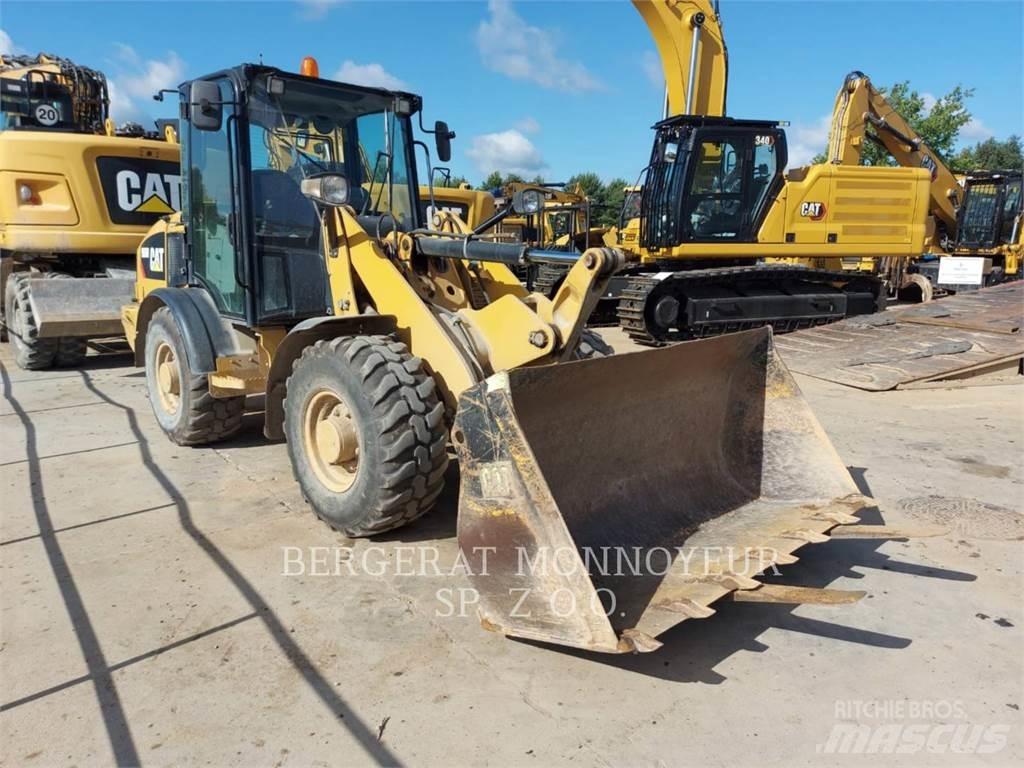 CAT 906M Utovarivači na točkove