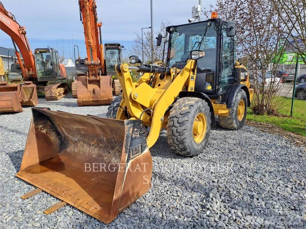 CAT 906M Utovarivači na točkove