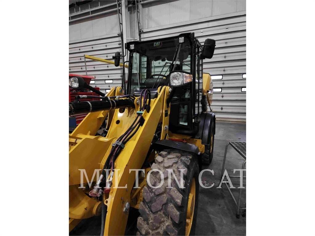 CAT 906M Utovarivači na točkove