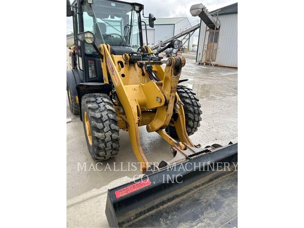 CAT 906M Utovarivači na točkove