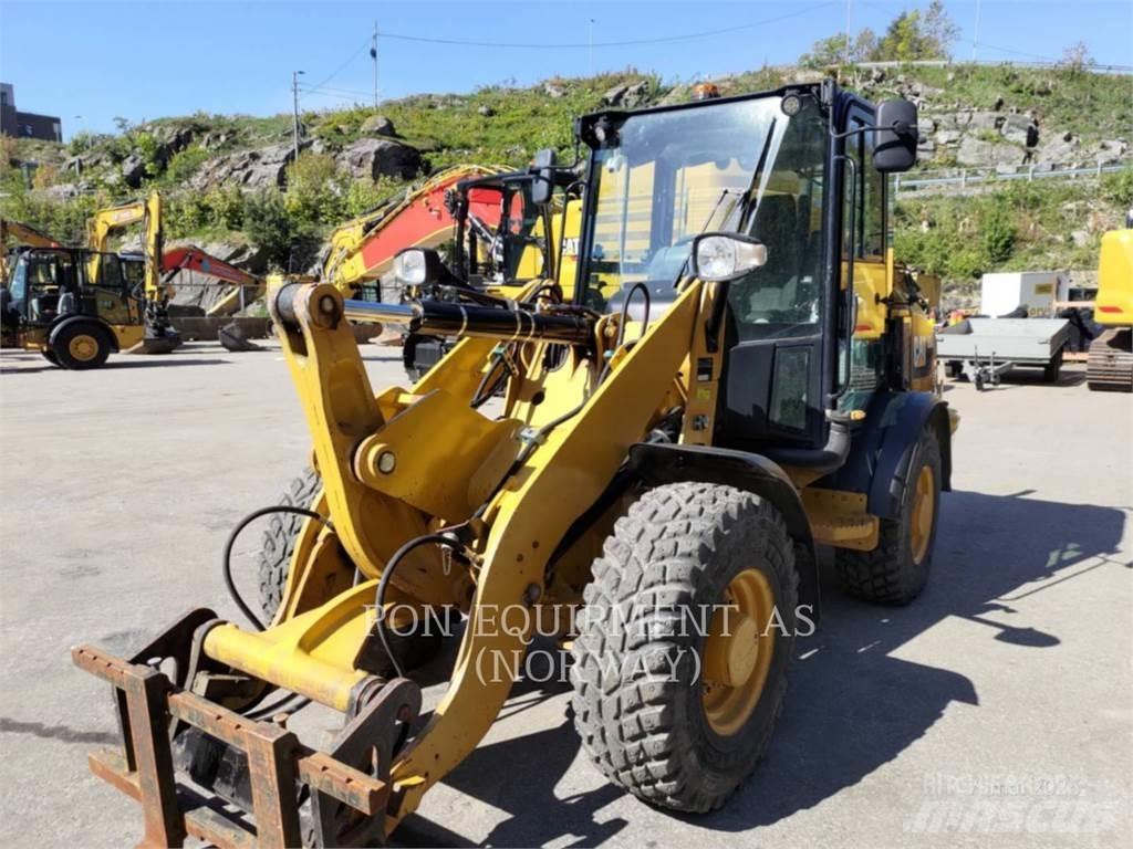 CAT 906M Utovarivači na točkove