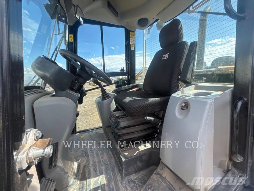 CAT 906M Utovarivači na točkove