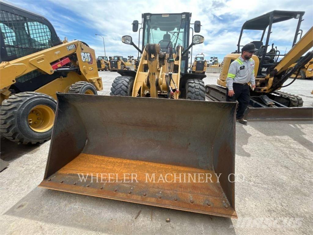 CAT 906M Utovarivači na točkove