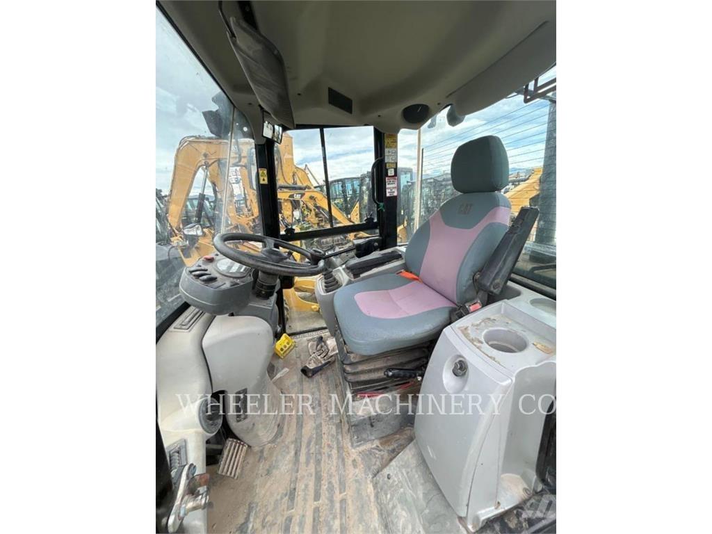 CAT 906M Utovarivači na točkove