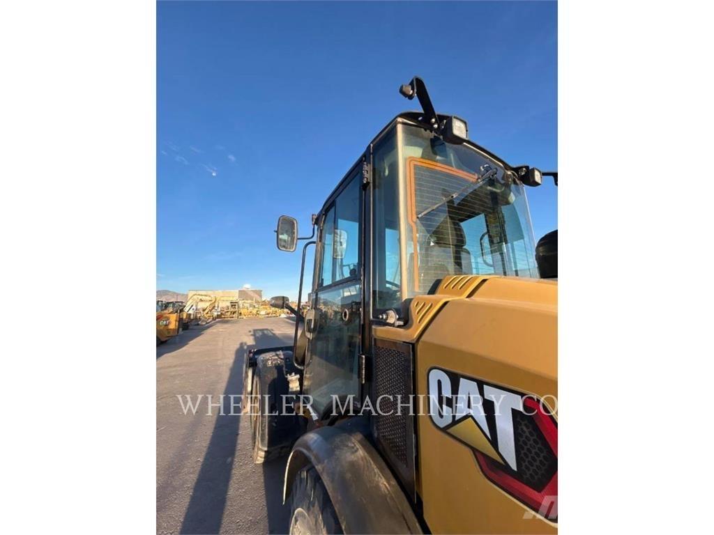 CAT 906M Utovarivači na točkove