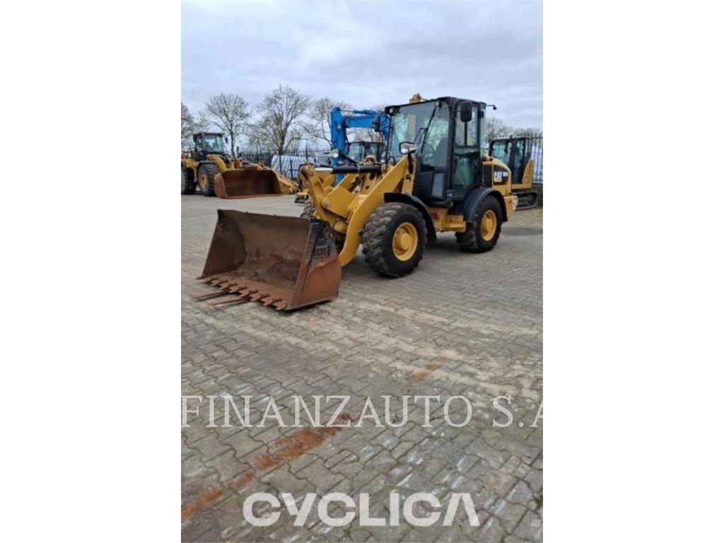 CAT 906M Utovarivači na točkove