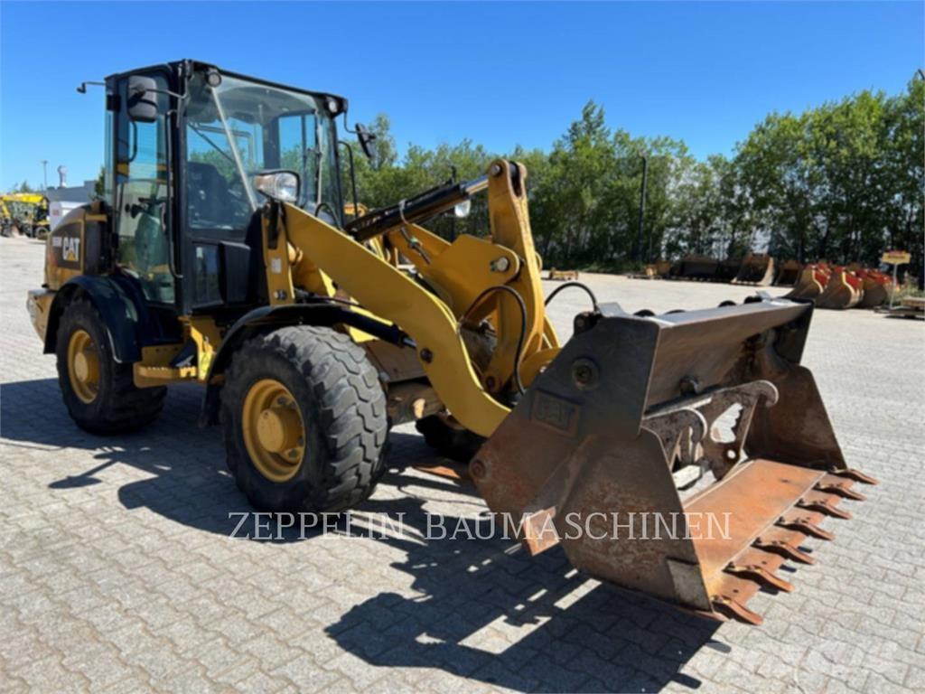 CAT 906M Utovarivači na točkove
