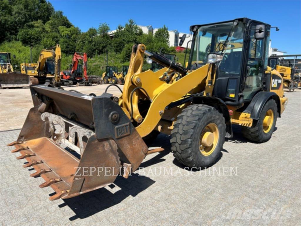 CAT 906M Utovarivači na točkove