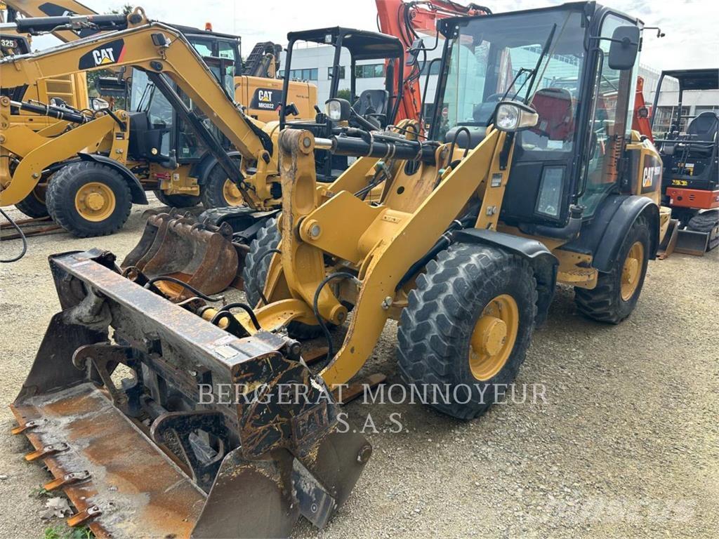 CAT 906M Utovarivači na točkove