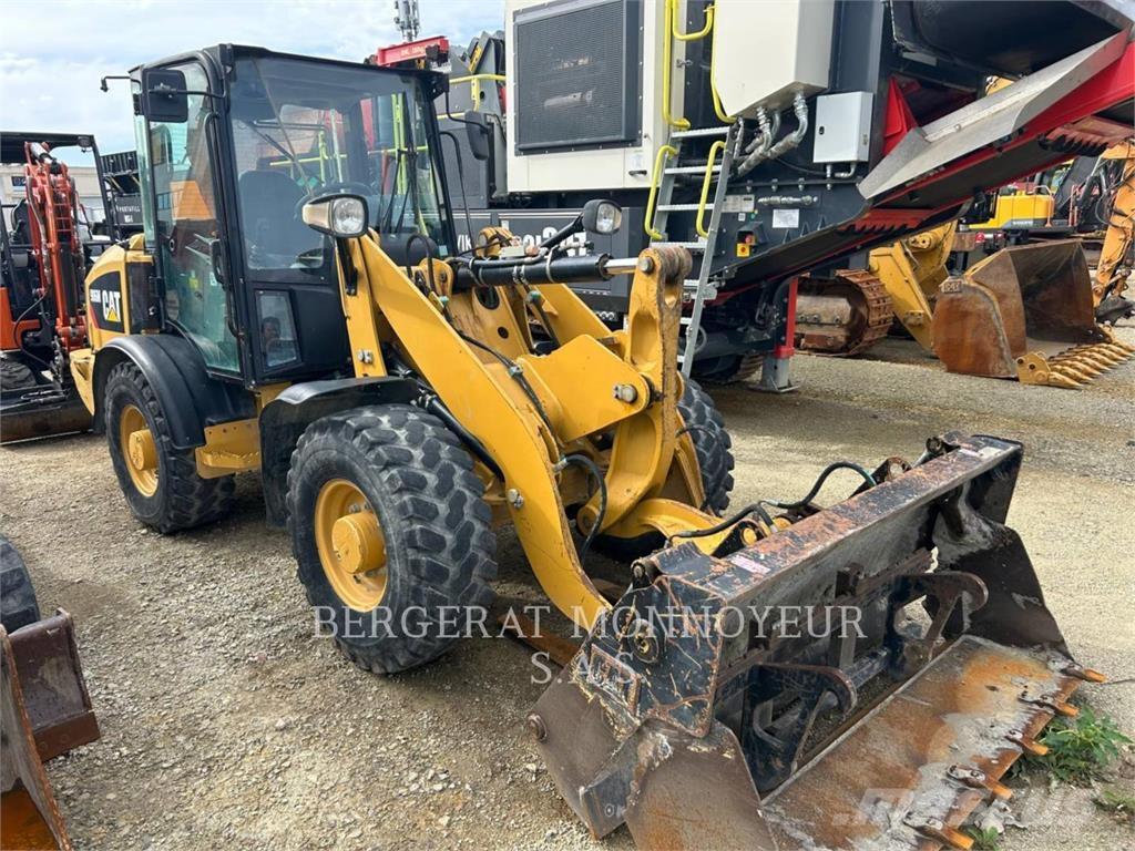 CAT 906M Utovarivači na točkove