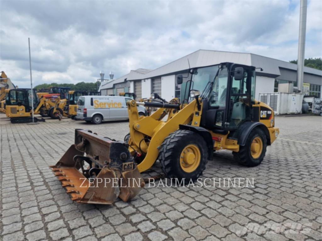 CAT 906M Utovarivači na točkove