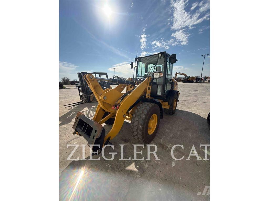 CAT 906M Utovarivači na točkove