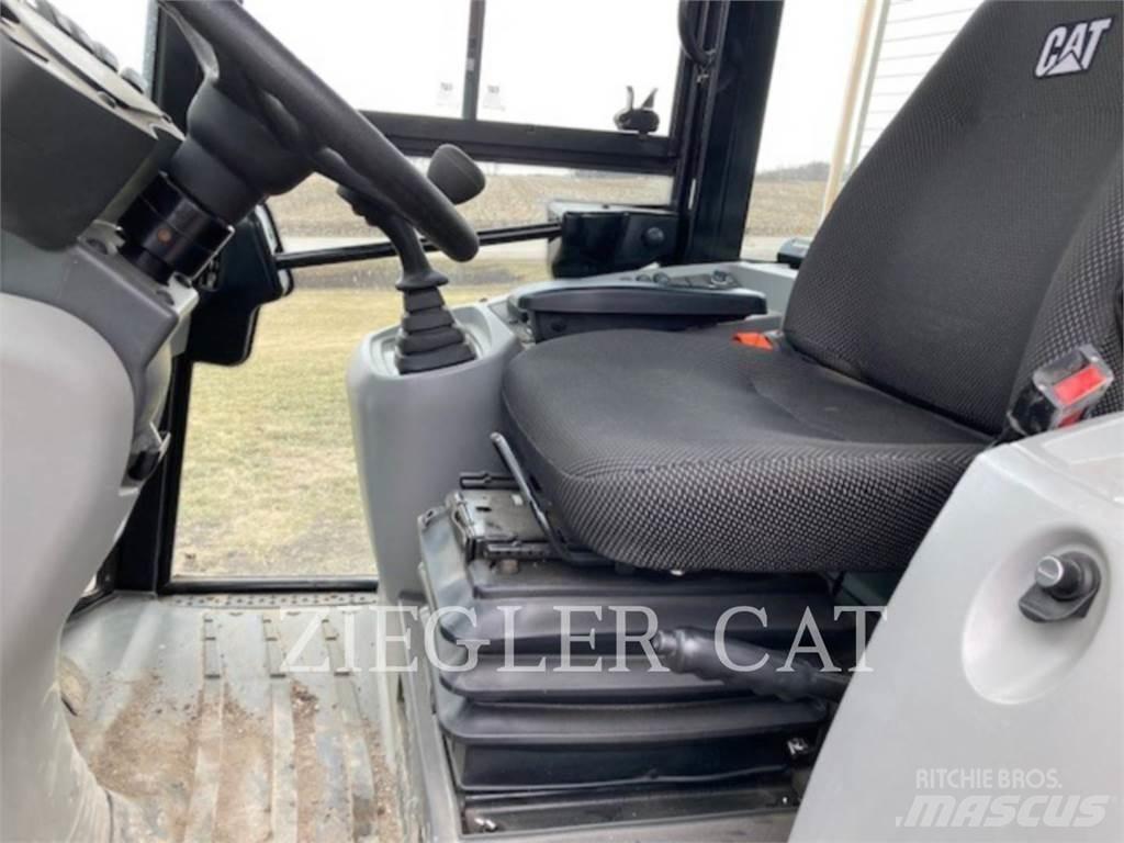 CAT 907M Utovarivači na točkove