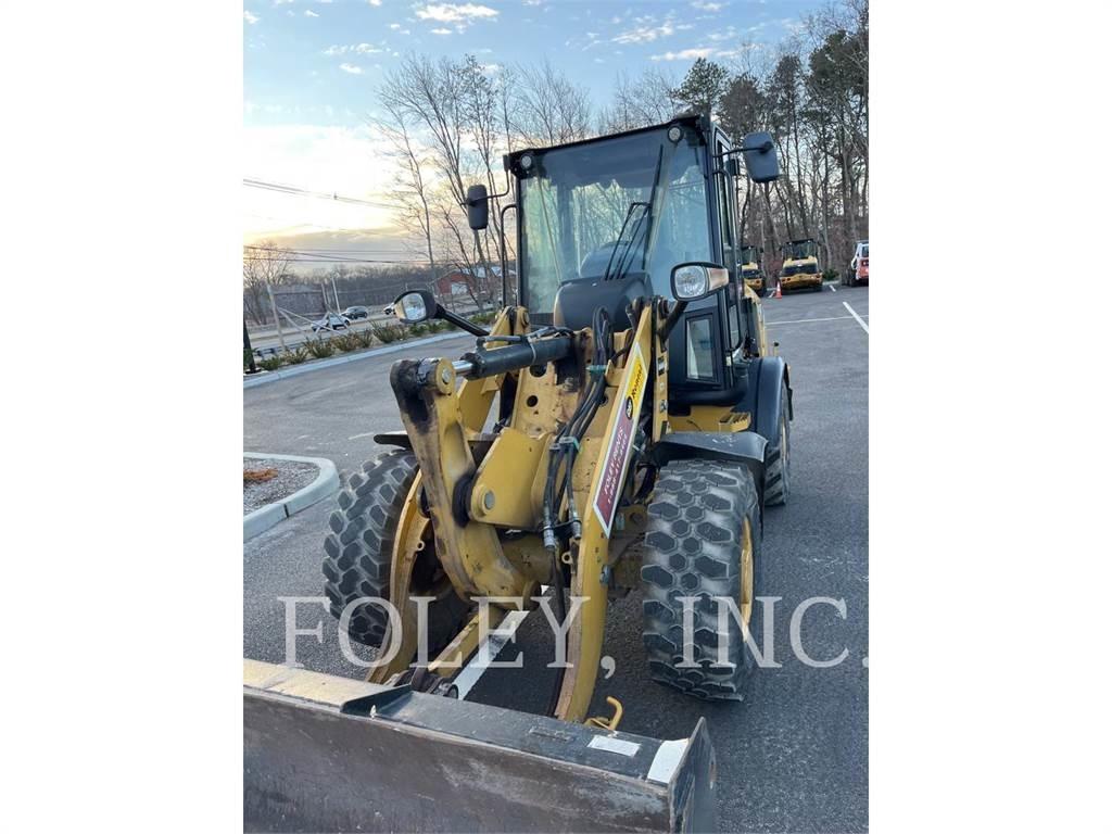 CAT 907M Utovarivači na točkove