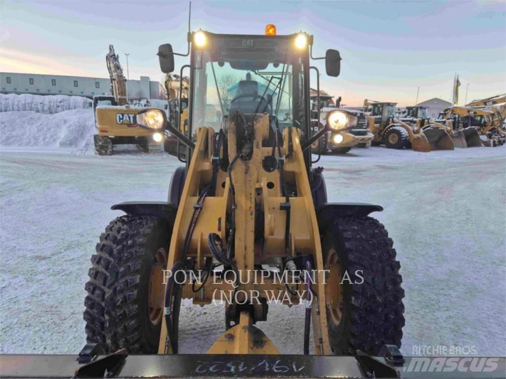 CAT 908M Utovarivači na točkove