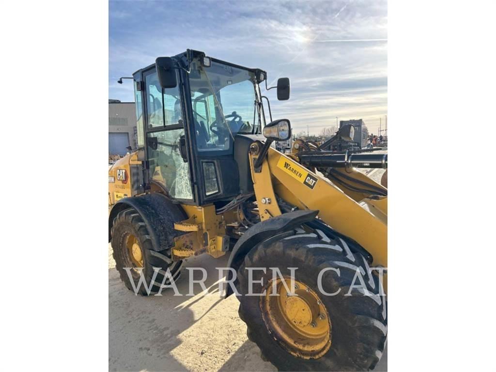 CAT 908M Utovarivači na točkove