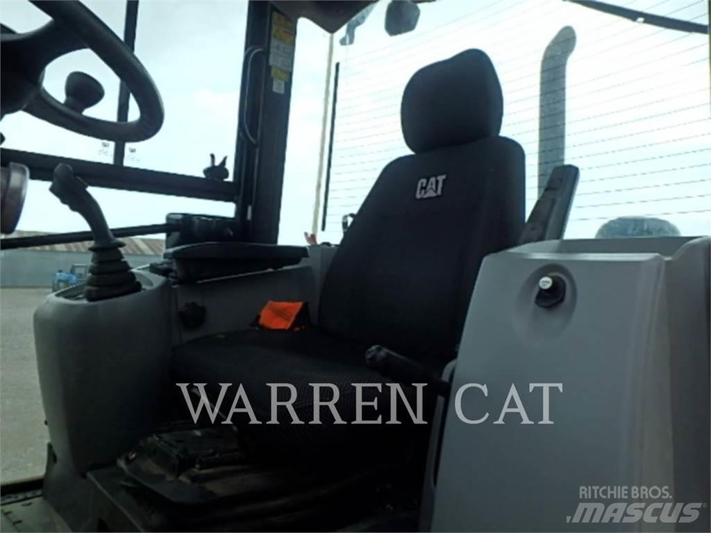 CAT 908M Utovarivači na točkove