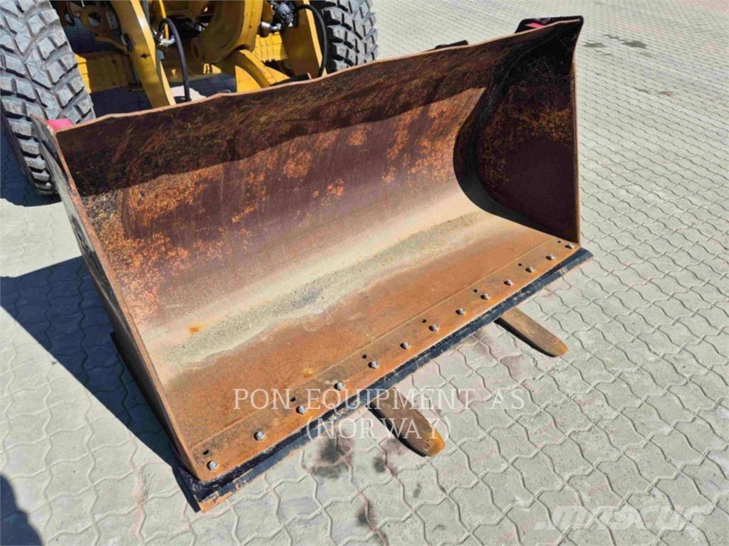 CAT 908M Utovarivači na točkove