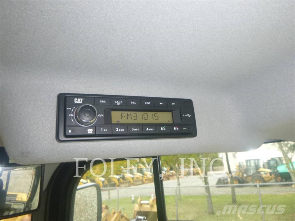 CAT 908M Utovarivači na točkove