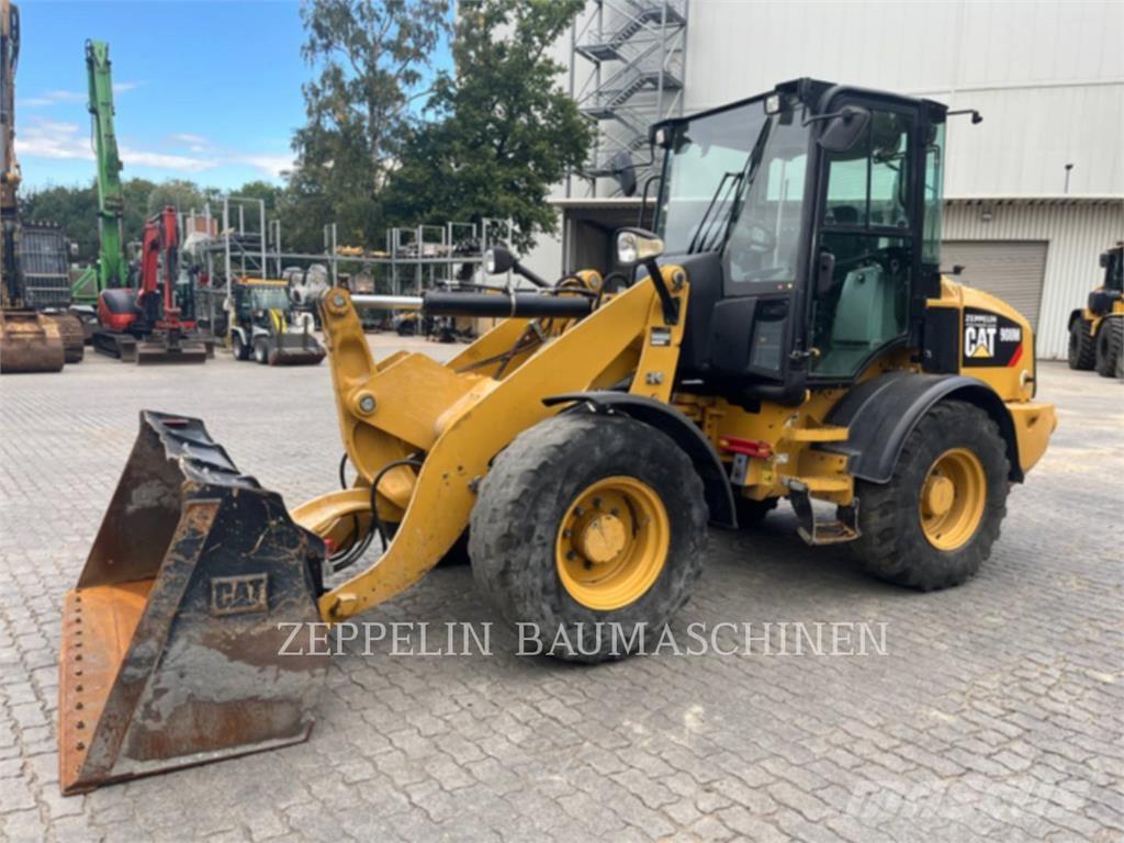 CAT 908M Utovarivači na točkove