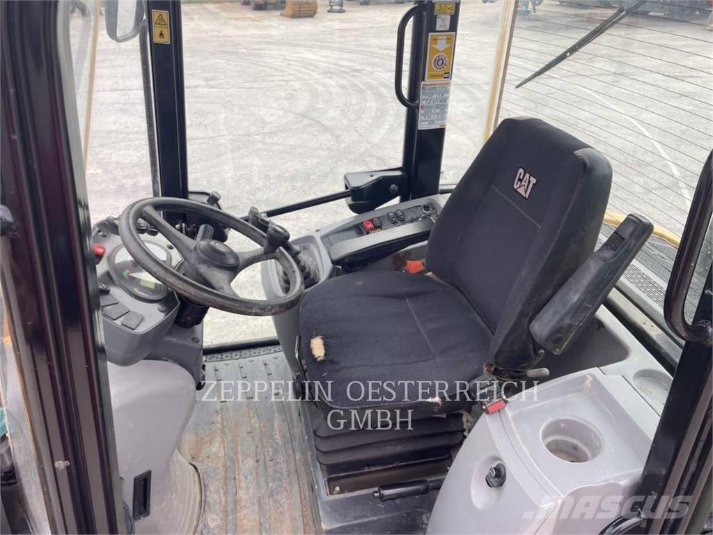 CAT 908M Utovarivači na točkove