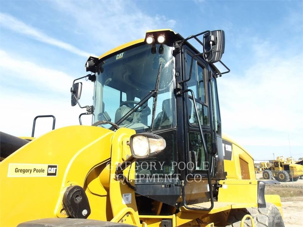 CAT 930M Utovarivači na točkove