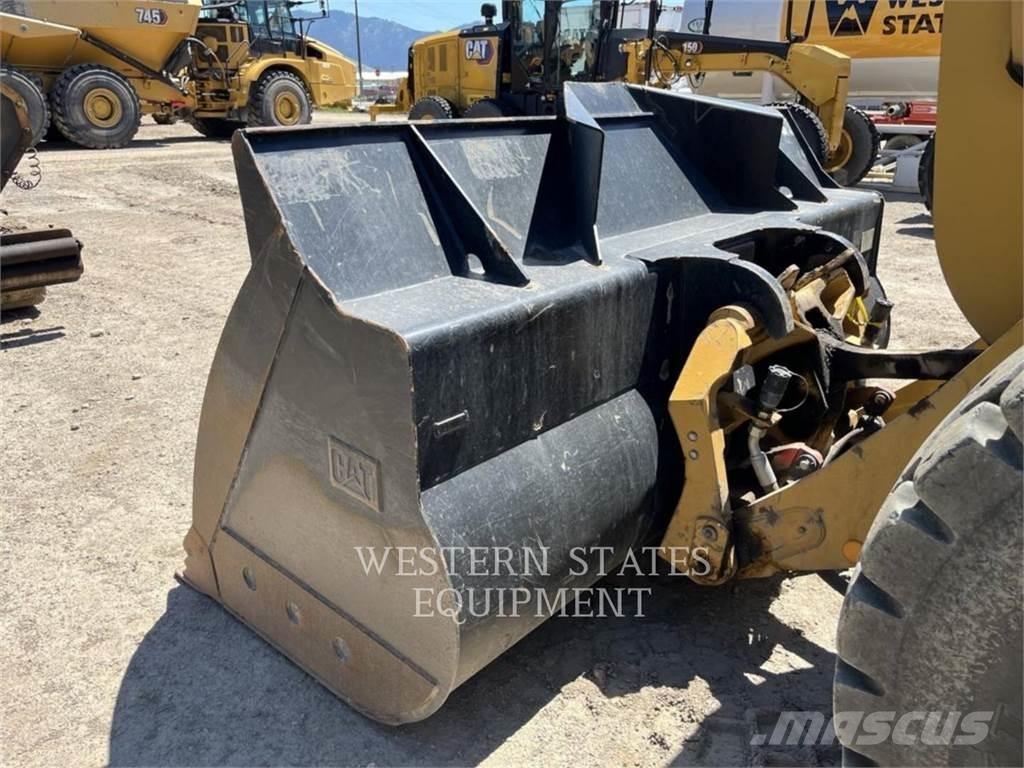 CAT 930M Utovarivači na točkove