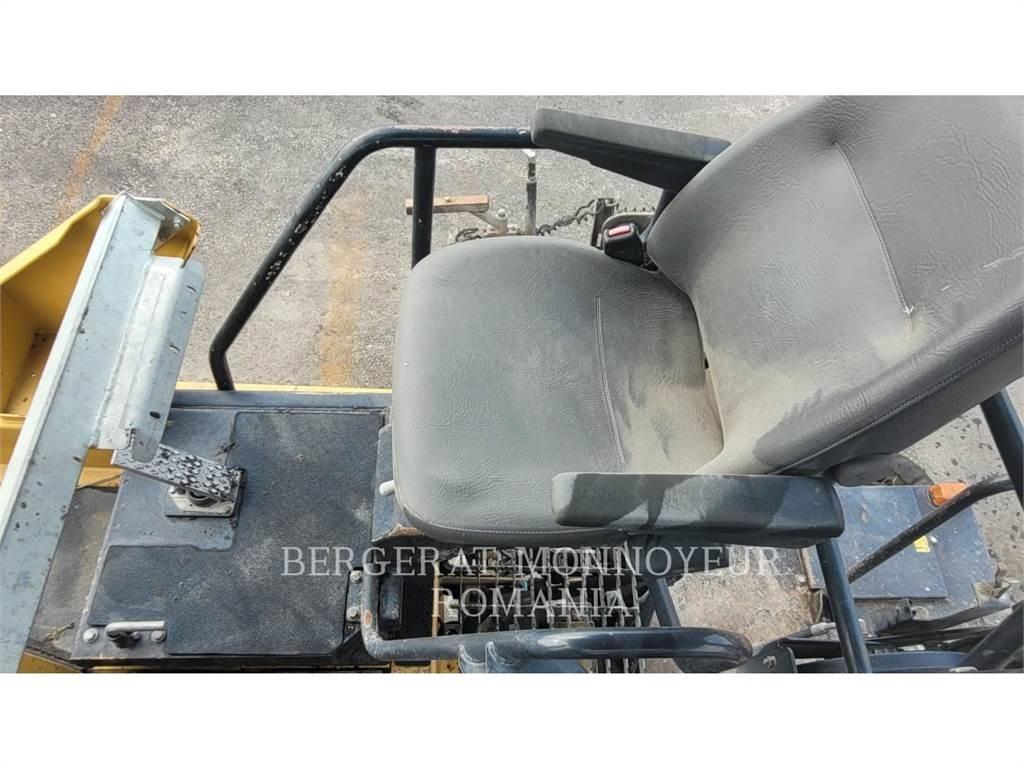 CAT AP-655D Asfaltni finišeri