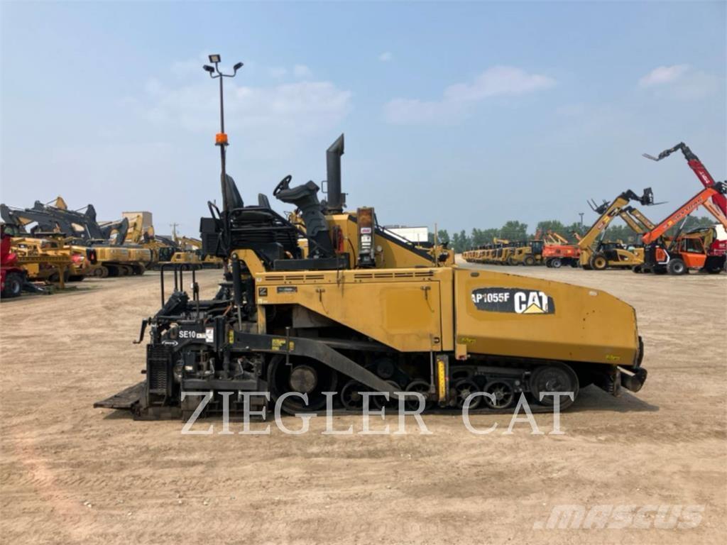 CAT AP1055F Asfaltni finišeri