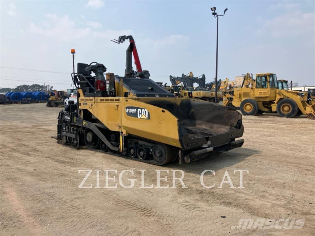 CAT AP1055F Asfaltni finišeri