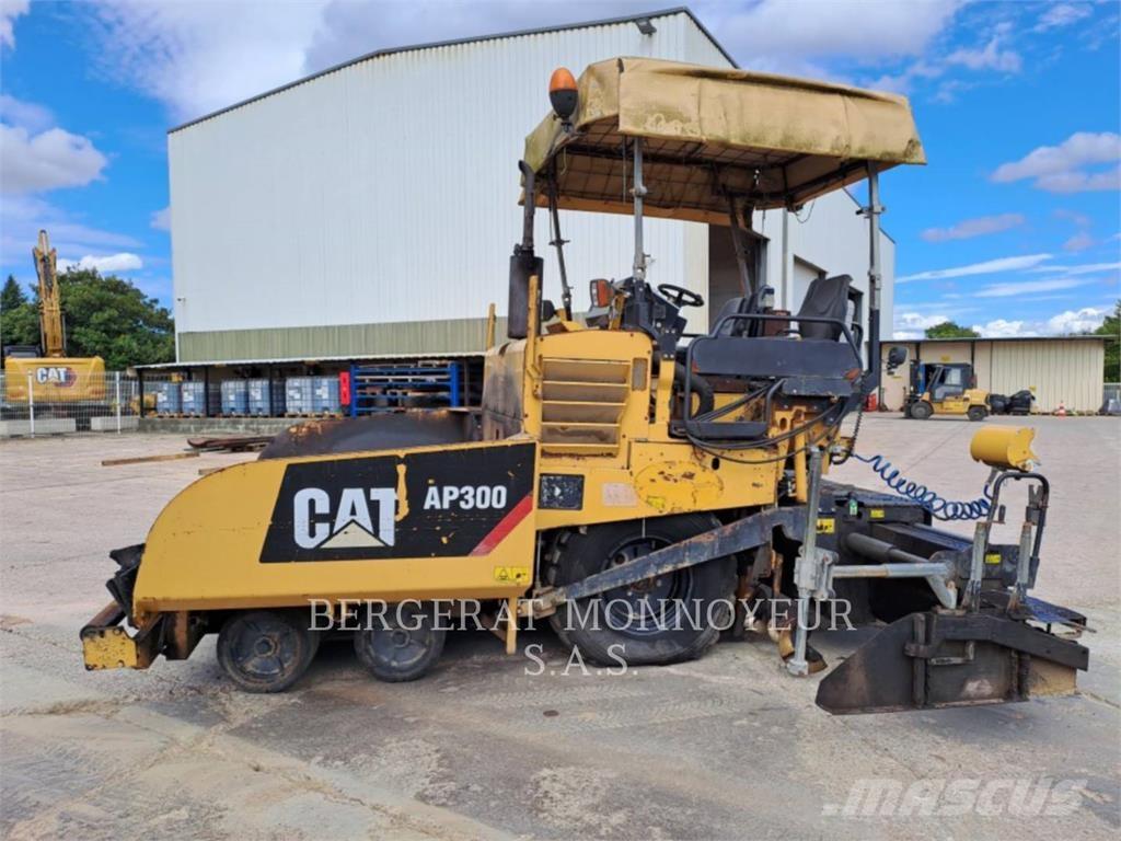 CAT AP300 Asfaltni finišeri