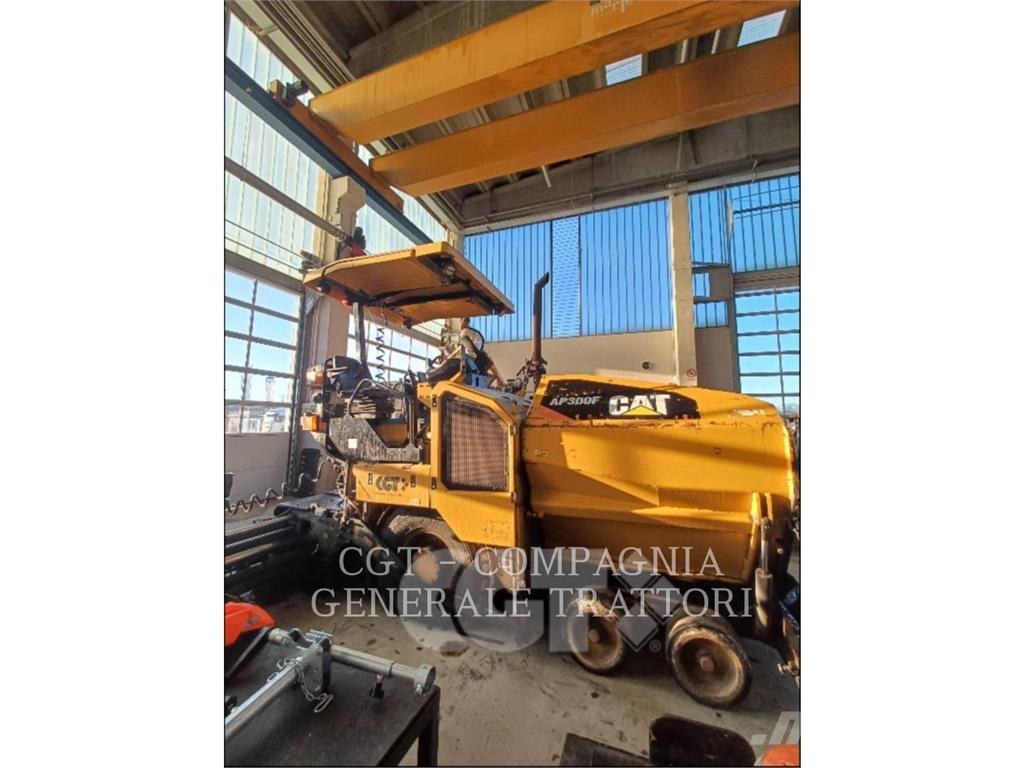 CAT AP300F Asfaltni finišeri