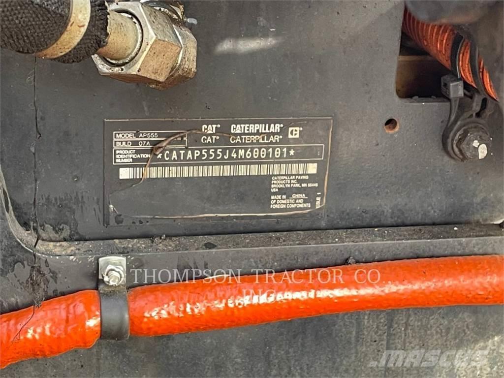 CAT AP555 Asfaltni finišeri