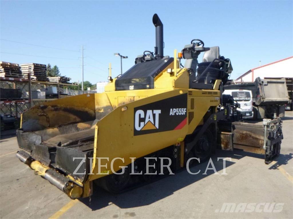 CAT AP555F Asfaltni finišeri