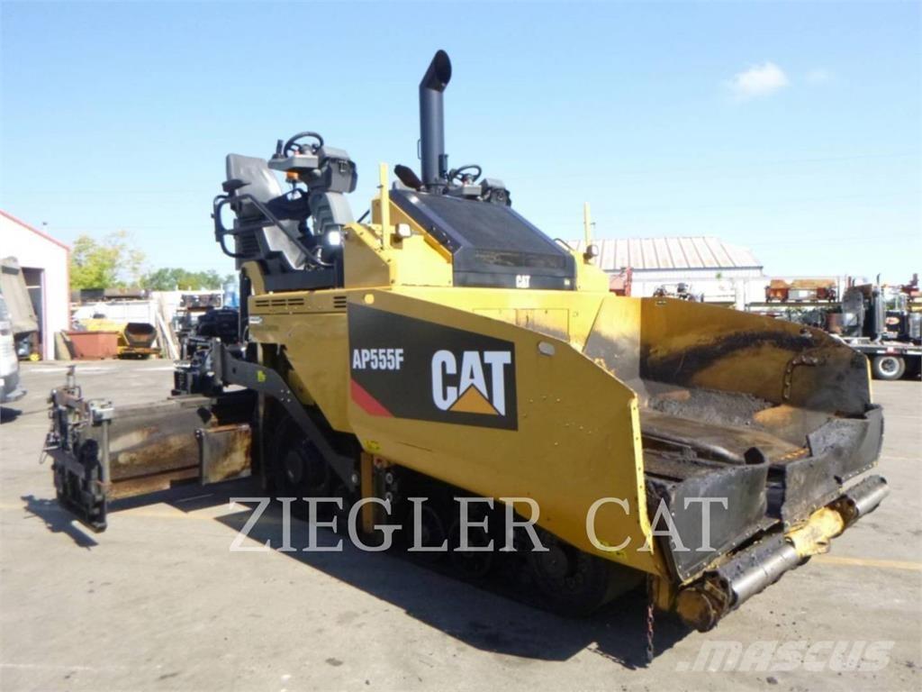 CAT AP555F Asfaltni finišeri