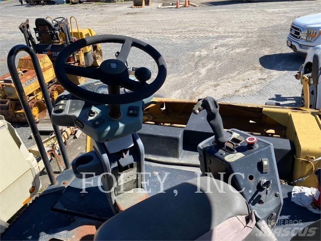 CAT CB-534D Valjci sa duplim bubnjem