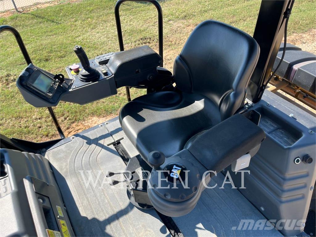 CAT CB8 Asfaltni finišeri