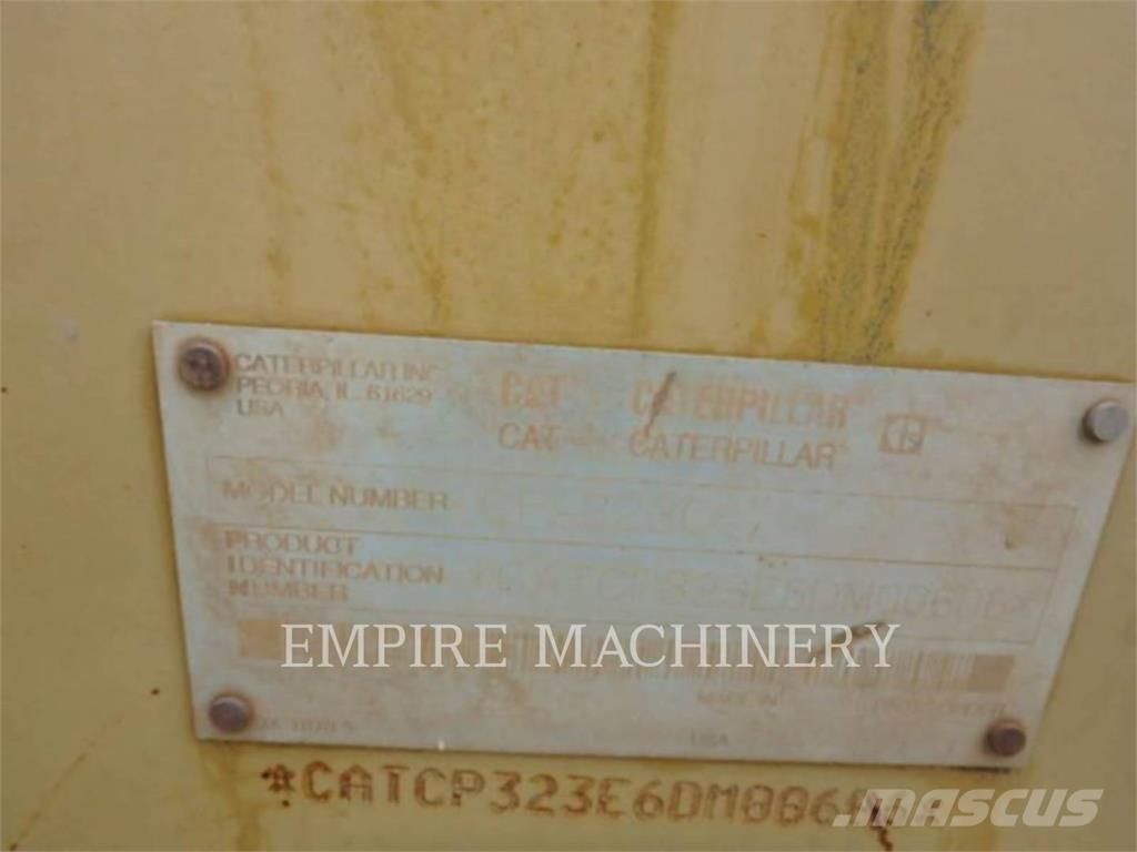 CAT CP323C Valjci sa jednim bubnjem