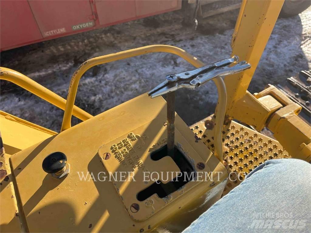 CAT D1 Buldožeri guseničari